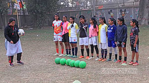 ফুটবল দিয়ে বাল্যবিবাহ ‘ঠেকানো‘ কামরুন্নাহারের গল্প