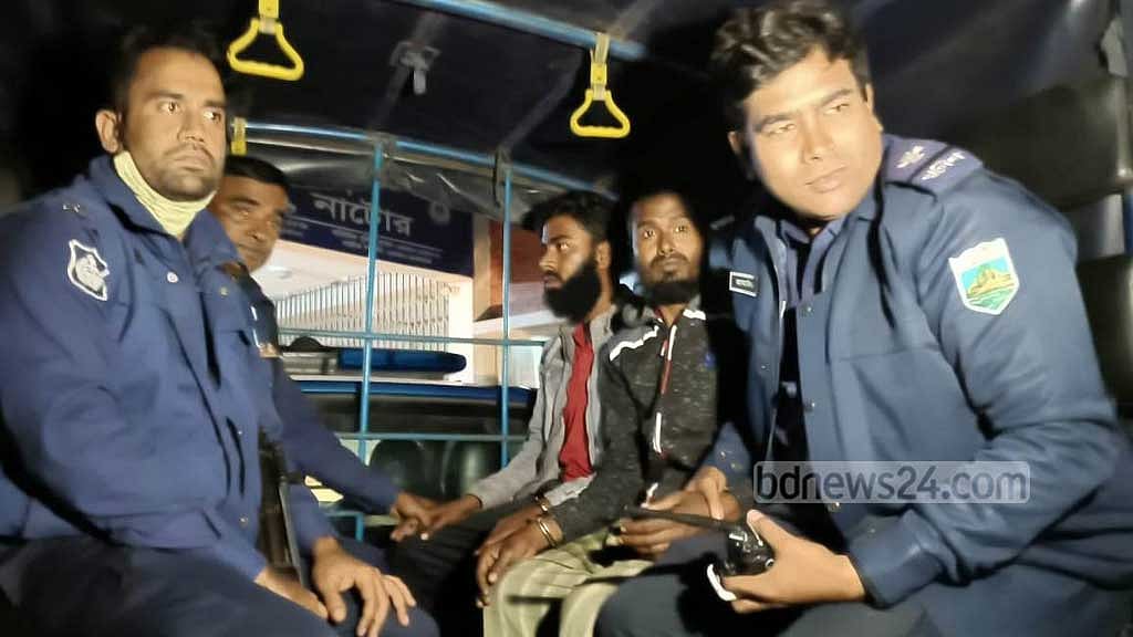 নাটোরে স্কুলছাত্রীকে ‘দলবেঁধে ধর্ষণ’, আটক ২