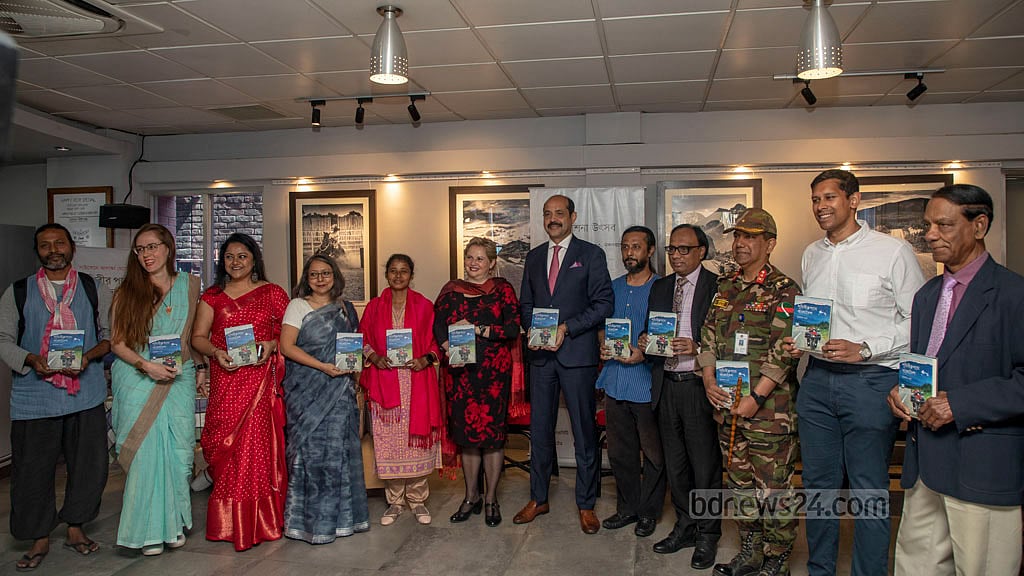‘পৃথিবীর পথে বাংলাদেশ’ বইয়ের প্রকাশনা উৎসব