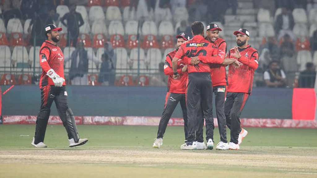 পিএসএল শুরুর ম্যাচে ১ রানের নাটকীয় জয় লাহোরের