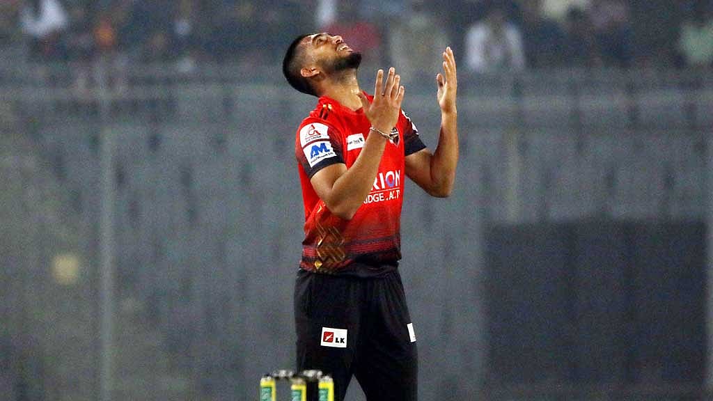 রেকর্ড গড়া বোলিংয়ে মুকিদুলের ৫ উইকেট