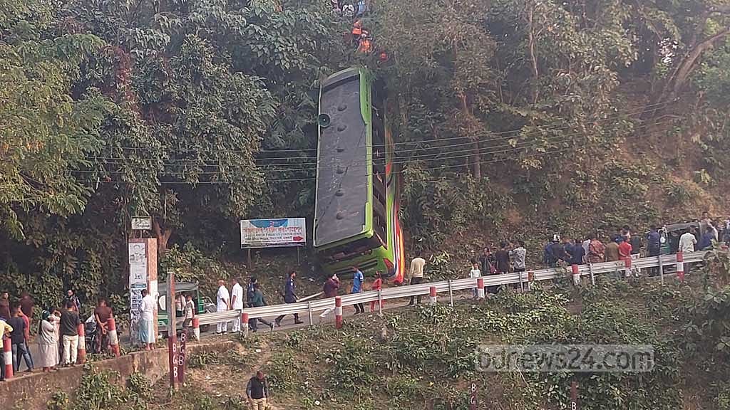 রাঙামাটিতে পর্যটকবাহী বাস খাদে, আহত ৭