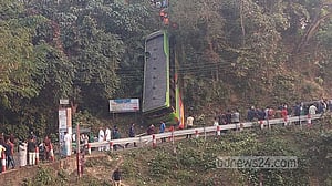 রাঙামাটিতে পর্যটকবাহী বাস খাদে, আহত ৭