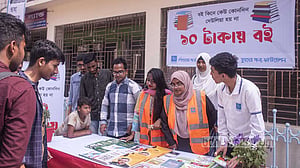 ইন্টারনেটে আসক্তি ‘ঠেকাতে’ ১০ টাকায় বই