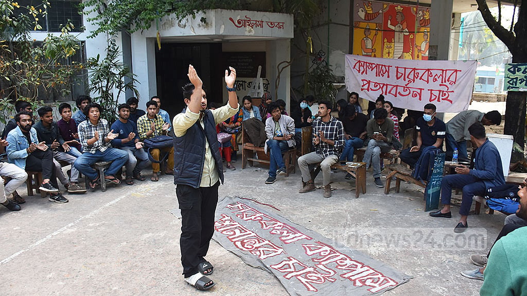 আন্দোলনের মধ্যে চবি চারুকলার শিক্ষার্থীদের ক্যাম্পাস ছাড়ার নির্দেশ