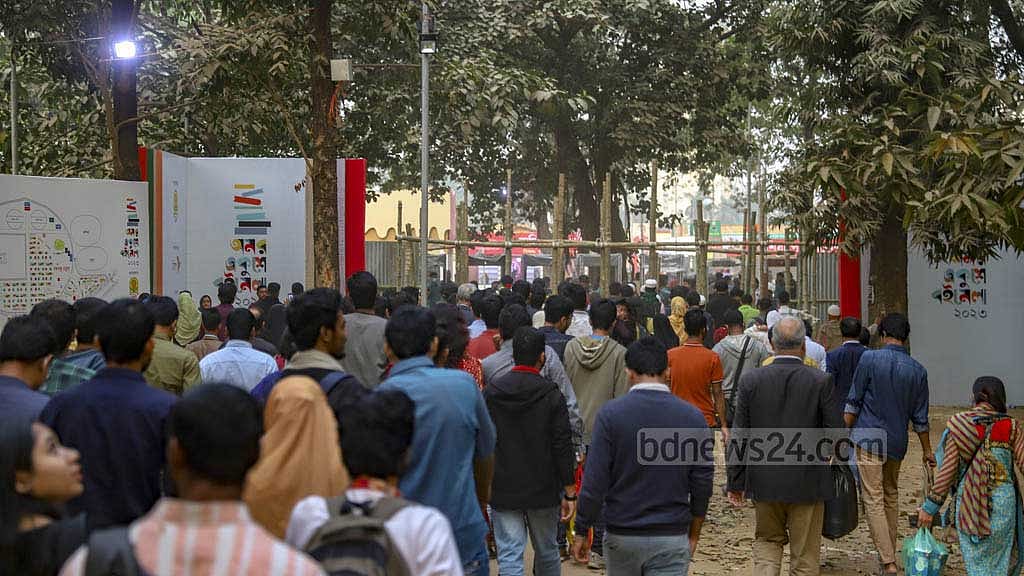 ৩ বই বিক্রি ও প্রদর্শন না করার শর্তে বইমেলায় আদর্শকে স্টল বরাদ্দের নির্দেশ