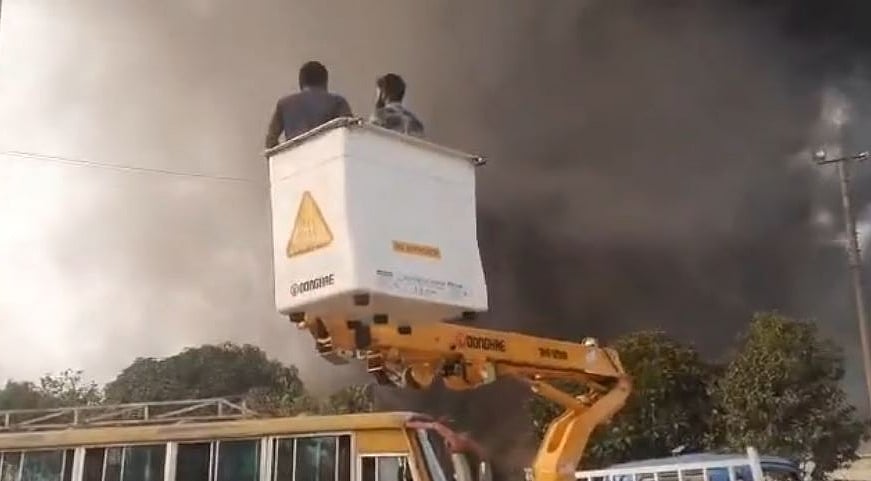 মোংলা ইপিজেডে ব্যাগ কারখানার আগুন নেভাতে গলদঘর্ম ফায়ার সার্ভিস