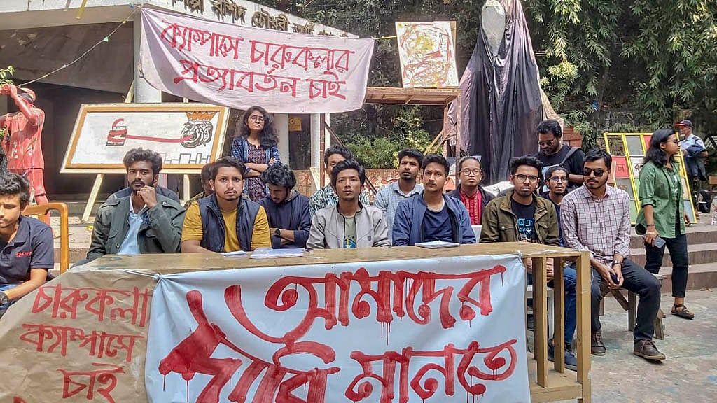 অনশনের হুমকি চট্টগ্রাম বিশ্ববিদ্যালয় চারুকলার শিক্ষার্থীদের