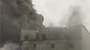 সোয়ারীঘাটে প্লাস্টিক কারখানায় অগ্নিকাণ্ড