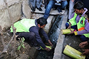 বাড়িতে ৩ বিএমডব্লিউ গাড়ি অথচ পয়োবর্জ্যের সংযোগ অবৈধ: মেয়র আতিক