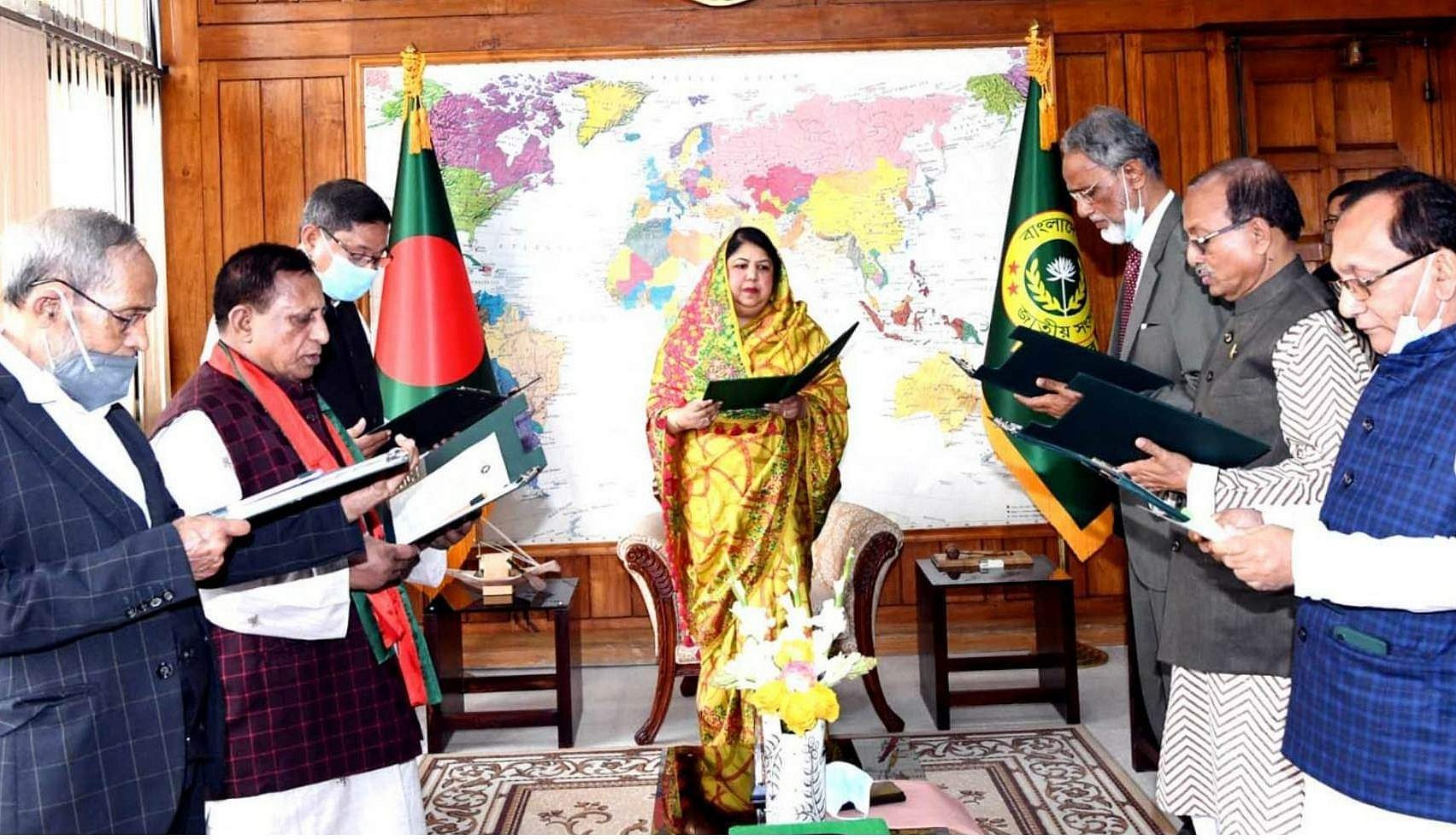 উকিল সাত্তার আবার শপথ নিলেন, সঙ্গী আরও ৫