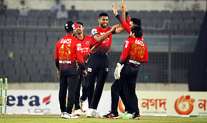 মুকিদুলের তোপের পর রাসেল ঝড়ে কুমিল্লার রেকর্ড