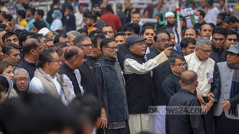 শহীদ দিবস এবং আন্তর্জাতিক মাতৃভাষা দিবসে আওয়ামী লীগের পক্ষ থেকে শ্রদ্ধা নিবেদন করেন দলের সাধারণ সম্পাদক ওবায়দুল কাদের এবং জ্যেষ্ঠ নেতারা।&amp;nbsp;ছবি: মাহমুদ জামান অভি