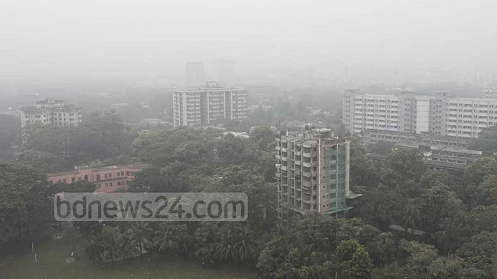 আকাশে মেঘ জমলেও বৃষ্টির আভাস দিচ্ছে না আবহাওয়া দপ্তর