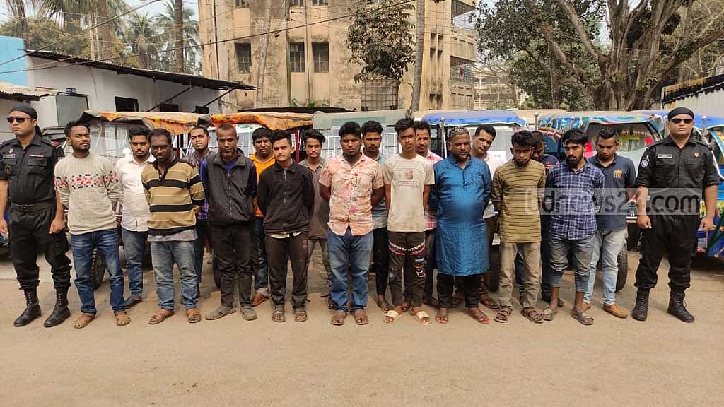 ‘যাত্রী সেজে উঠত, সুযোগ পেলেই গাড়ি নিয়ে হাওয়া’