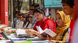 বইমেলায় ছুটির দিনে জনস্রোত, বেড়েছে বিক্রি