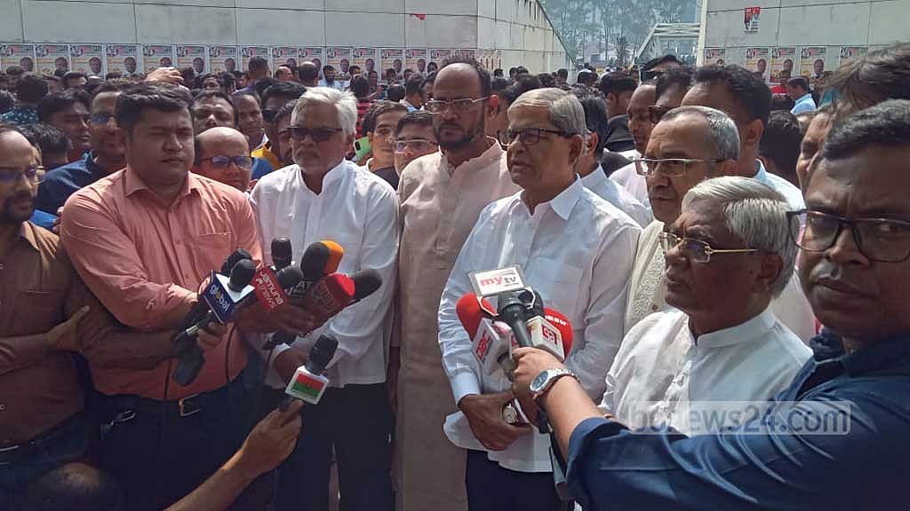 কার্ডে খাদ্যপণ্য বিক্রি হলে ‘দুর্নীতির’ নতুন জায়গা খুলবে: ফখরুল