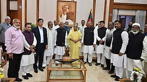 চট্টগ্রামের নেতাদের ‘একযোগে কাজের নির্দেশ’
