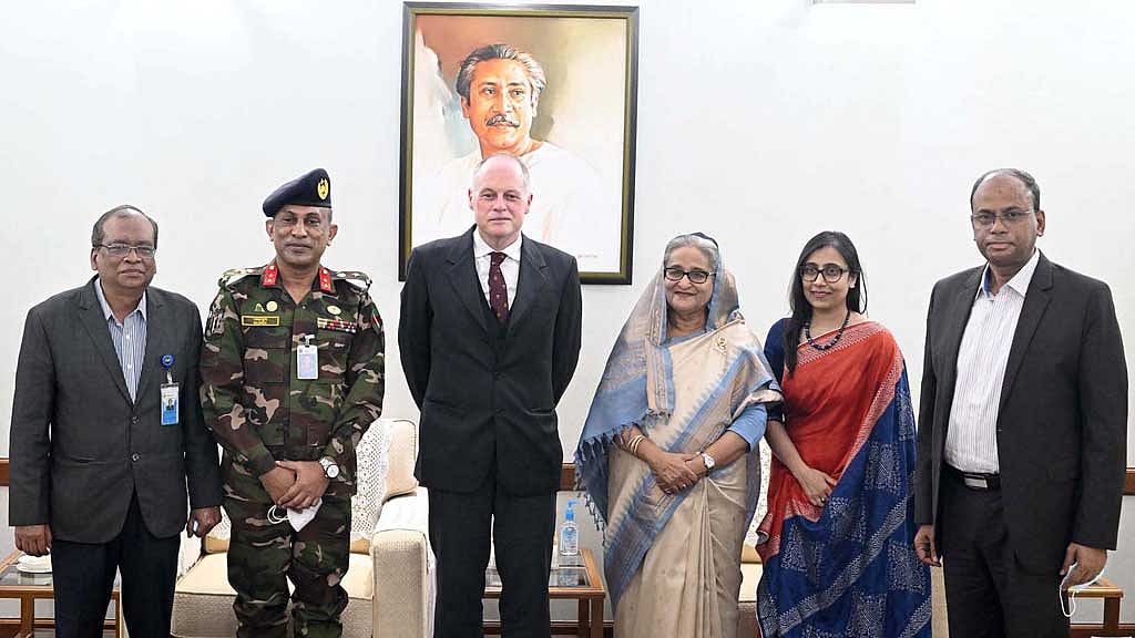 ব্যবস্থাপত্র ছাড়া অ্যান্টিবায়োটিক বিক্রি নয়: শেখ হাসিনা