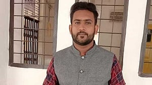 পঞ্চগড়ে ট্রাকের ধাক্কায় ছিটকে ওষুধ কোম্পানির প্রতিনিধির মৃত্যু