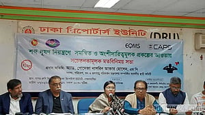 ‘মন্ত্রী এমপিরা পাবলিক বাসে চড়লে নিরাপত্তা দেবে কে?’