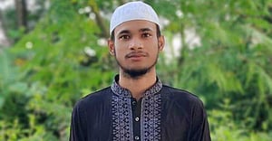 শহীদ মিনারে ফুল দিয়ে ফেরার পথে প্রাণ গেলো এসএসসি পরীক্ষার্থীর