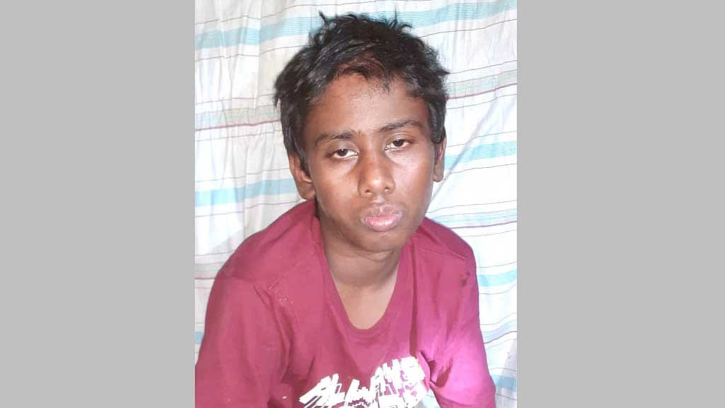 কন্টেইনারে মালয়েশিয়া যাওয়া সেই রাতুল বাড়ি ফিরেছে