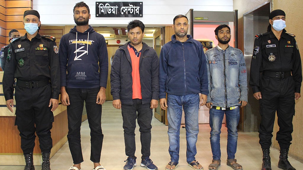 ‘সিলেটি সাঈদ’ এবার র‌্যাবের হাতে, রপ্তানির পোশাক চুরি বন্ধ হবে কি?
