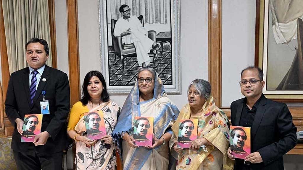 সেই দুরন্ত বিপ্লবের লেখা বইয়ের মোড়ক খুললেন প্রধানমন্ত্রী