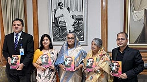 সেই দুরন্ত বিপ্লবের লেখা বইয়ের মোড়ক খুললেন প্রধানমন্ত্রী