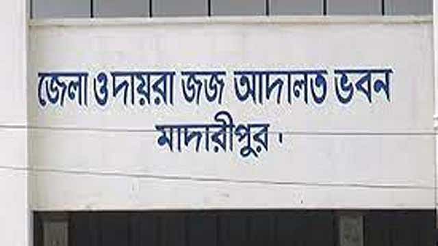 জজের গাড়িচালককে মারধরে মামলা, ম্যাজিস্ট্রেটকে আদালতের সমন