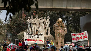 ক্ষতবিক্ষত হয়ে ‘রবীন্দ্রনাথ’ ফিরল টিএসসিতে