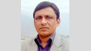 ছিনতাইকারীর কবলে মন্ত্রীর এপিএস