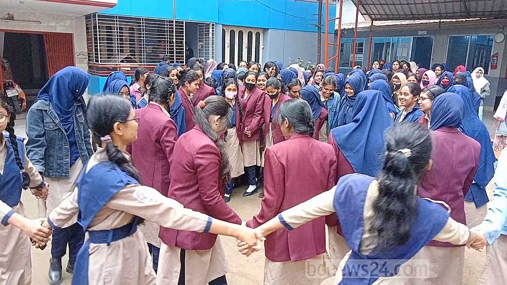 পাশের হার ও জিপিএ-৫ কমেছে দিনাজপুর বোর্ডে, ছাত্রীরা এগিয়ে