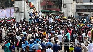 ভাষা শহীদদের ভালোবাসা জানাতে শূন্যরেখায় একাকার দুই বাংলা