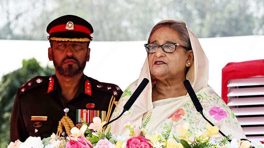 ইস্ট বেঙ্গল রেজিমেন্টের পুনর্মিলনীতে এসে আনন্দ-বেদনার মিশ্র অনুভূতি প্রধানমন্ত্রীর