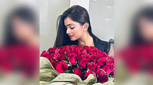 তিশা এবং এক তোড়া গোলাপ