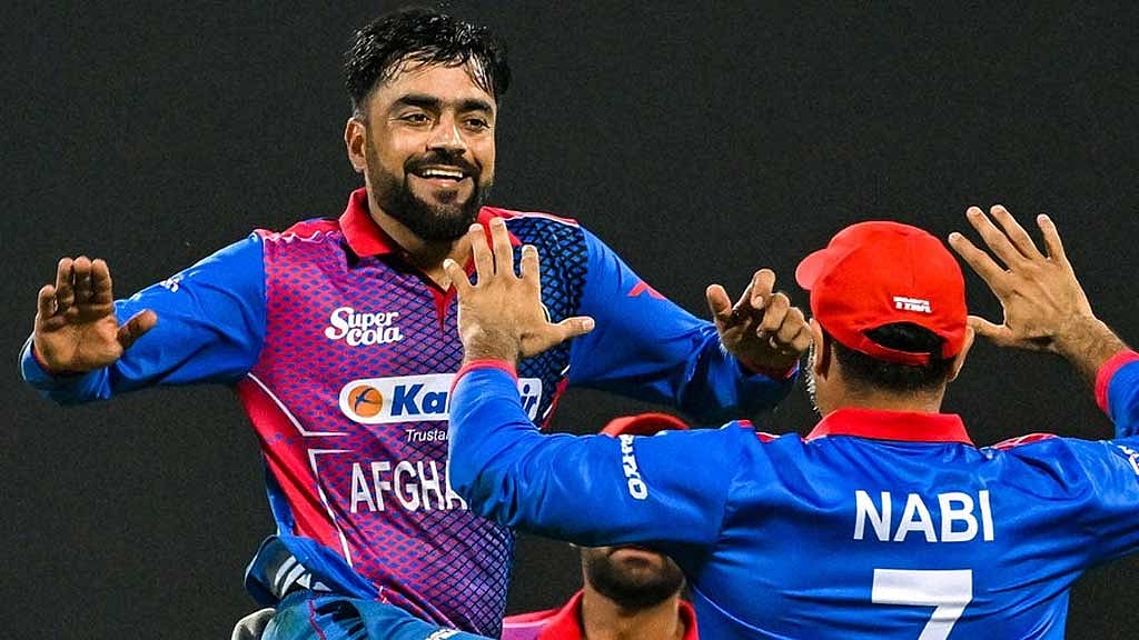 হাসারাঙ্গাকে সরিয়ে শীর্ষে ফিরলেন রশিদ