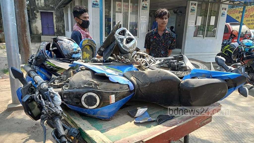 ময়মনসিংহে মোটরসাইকেলে ট্রাকের ধাক্কা, প্রাণ গেল কলেজশিক্ষকের