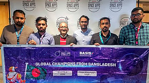 নাসা সদরদপ্তর ঘুরে এল বাংলাদেশী দুই বিশ্বজয়ী দল