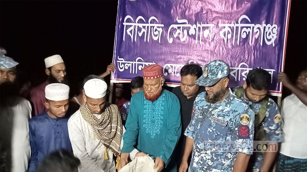 বরিশালে নিষেধাজ্ঞার মধ্যে অভয়াশ্রমের পাঁচ হাজার কেজি মাছ উদ্ধার
