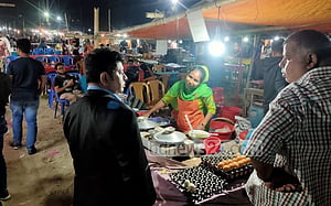রুয়াপ ফুড কোর্টে বাহারি খাবারের মেলা