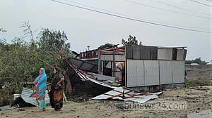 মুন্সীগঞ্জে কালবৈশাখীতে ঘরবাড়ি বিধ্বস্ত, শিলায় ক্ষতি ফসলের
