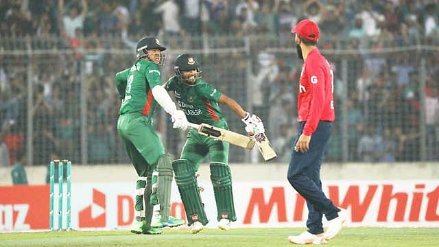 সাহসের অস্ত্রে ইংল্যান্ড-বধ