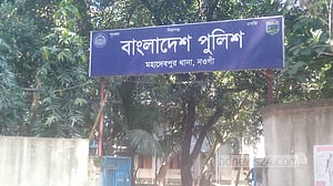 নওগাঁয় অ্যাম্বুলেন্সের ধাক্কায় ভ্যানচালকের মৃত্যু