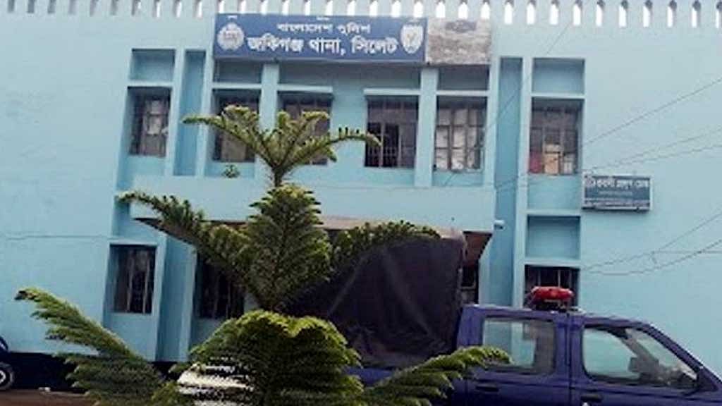 সিলেটে মাইক্রোবাসের সঙ্গে সিএনজি অটোরিকশার সংঘর্ষে বাবা-ছেলের মৃত্যু