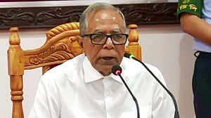 চিকিৎসকদের সেবার মনোভাবে কাজ করার আহ্বান রাষ্ট্রপতির