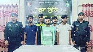 প্রবাসীদের ‘ইমো হ্যাকিংয়ে’র অভিযোগে নাটোরের ৫ যুবক গ্রেপ্তার