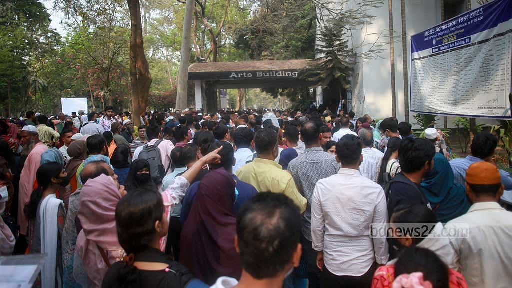 মেডিকেলে ভর্তির প্রশ্নফাঁস: সাত চিকিৎসকসহ গ্রেপ্তার ১২