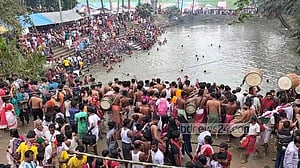 গোপালগঞ্জের ওড়াকান্দির স্নানোৎসবে লাখো পুণ্যার্থীর ঢল